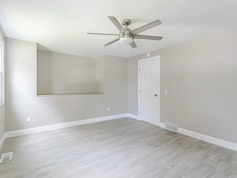 1736 Elmwood Cir — Photo 12