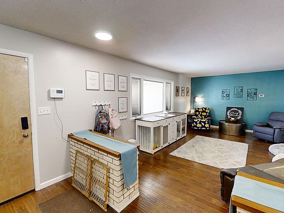 5th image of 2040 W 41st St