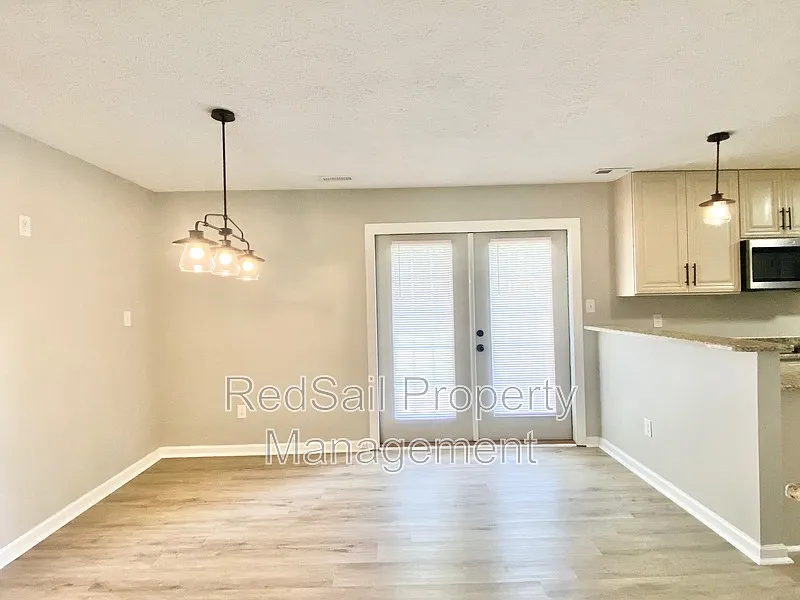 3 bed, 2.5 bath, 1758 sqft, $2,495 — Photo 4