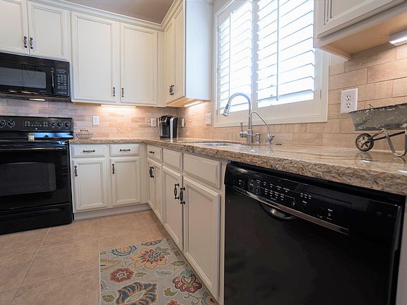5th image of 3774 E Vallejo Dr