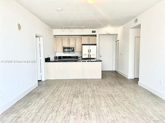 4th image of 1111 SW 1st Ave Penthouse 4023