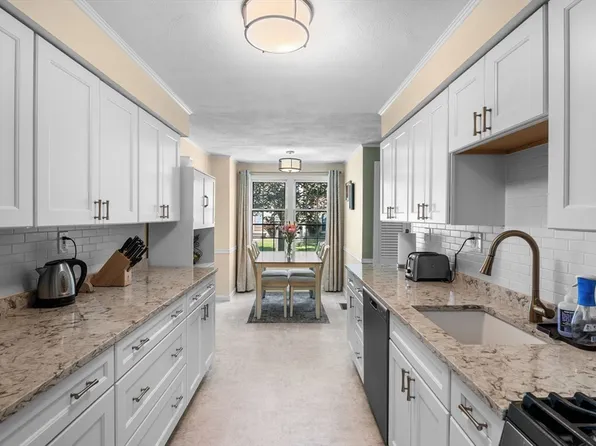 120 Apache Way, Tewksbury, MA 01876