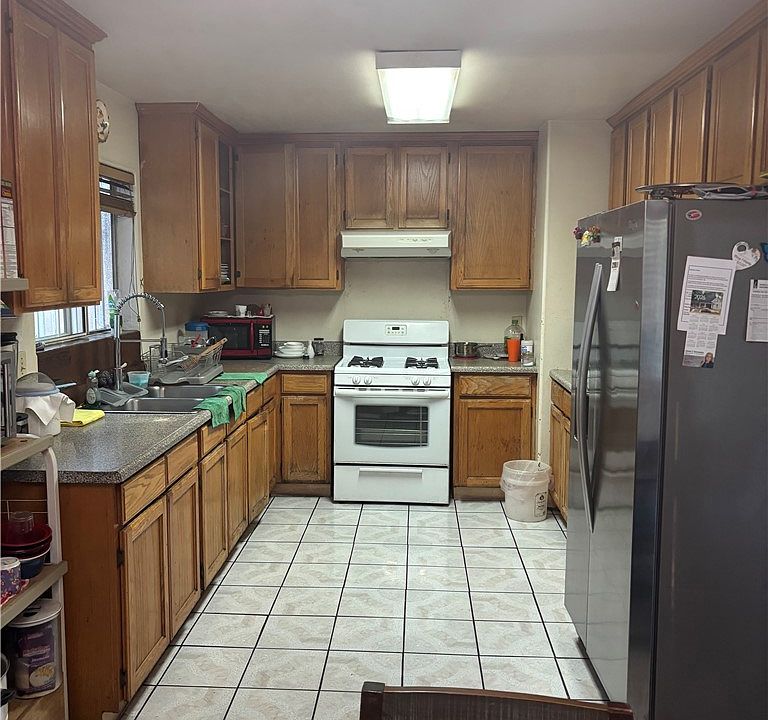 2nd image of 1609 E 4th St