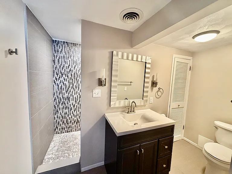 1030 Mound St — Photo 14