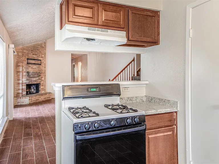 10025 Rosbrook Dr — Photo 5