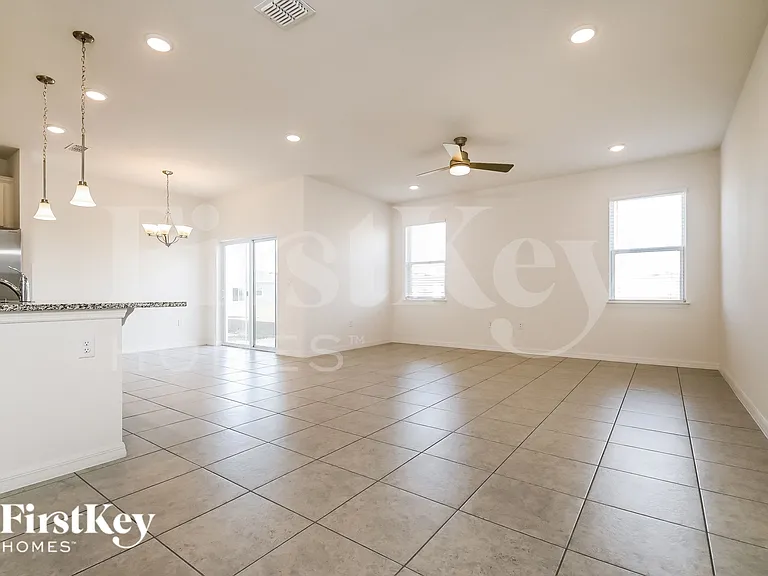 217 Windsor Reserve Dr — Photo 2