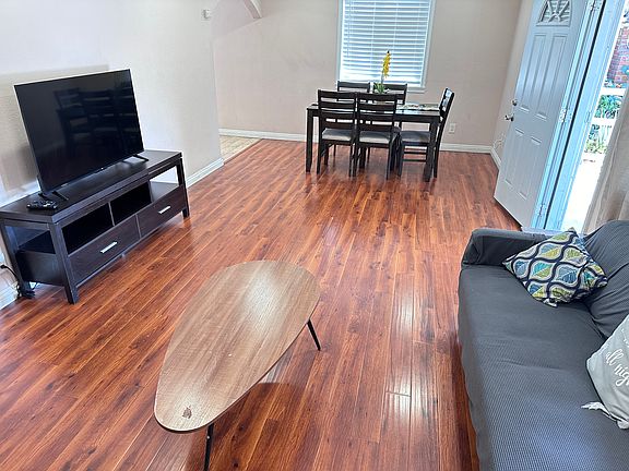 4th image of 212 S Sandalwood Ave #A