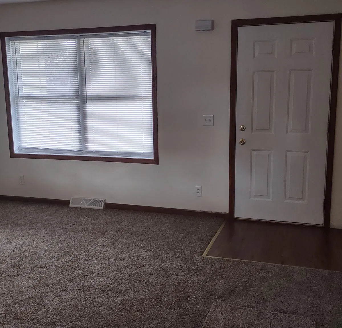 4 bed, 1.5 bath, 1430 sqft, $1,800 — Photo 2
