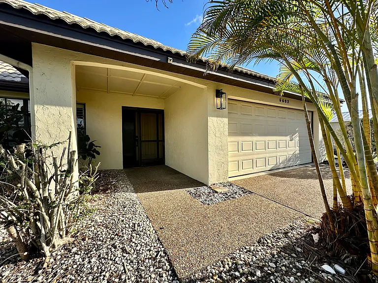 5603 Creekwood Dr — Photo 4