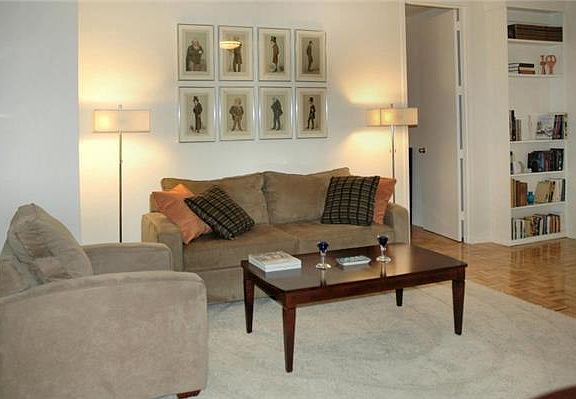 3rd image of 161 W 61st St APT 4E