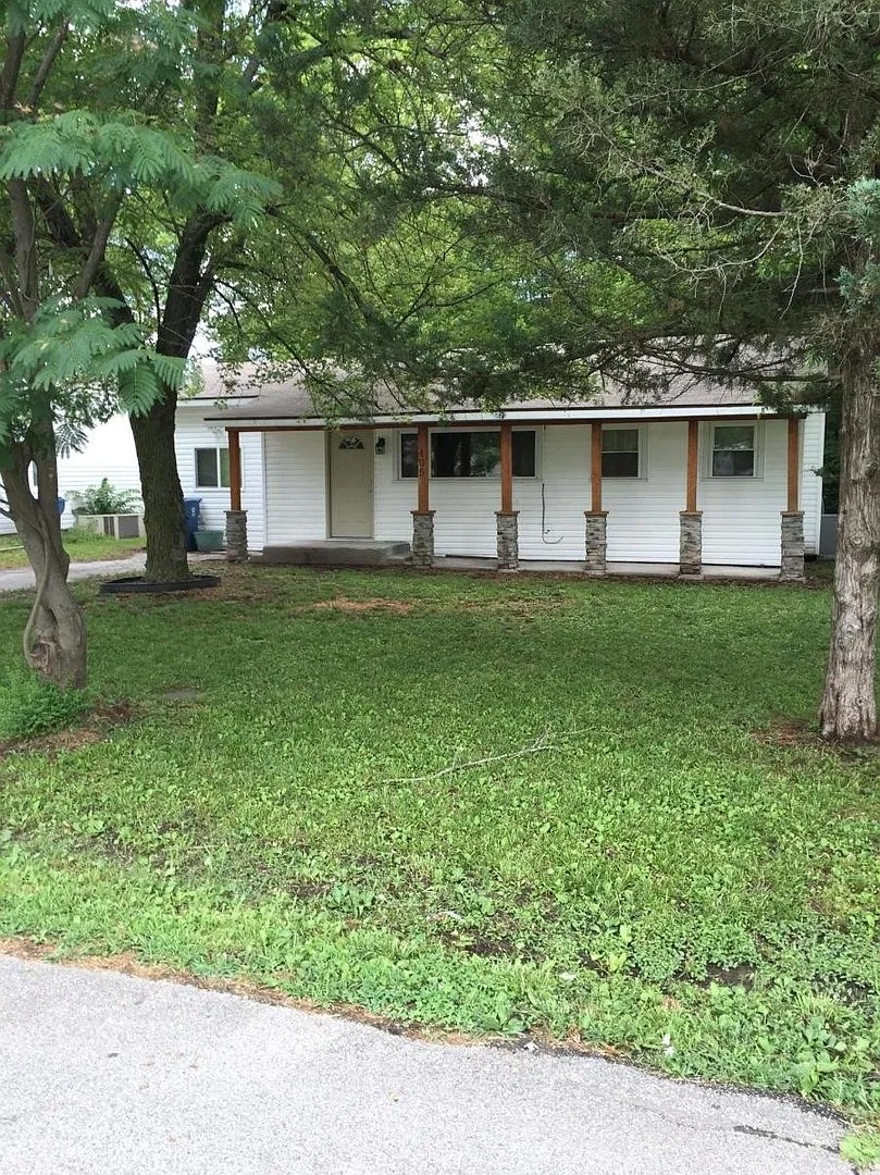 3 BD & 1 BA Home in Duenweg — Photo 1