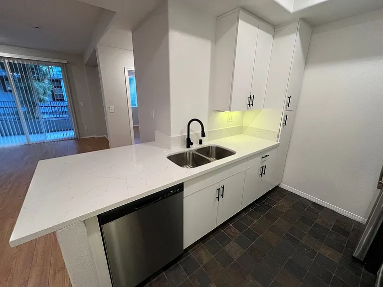 2820 Sawtelle Blvd — Photo 72