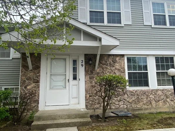 29 Wildwood Ct, Vernon Hills, IL 60061