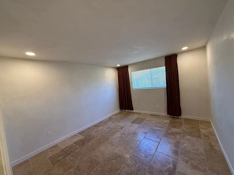 553 Front St — Photo 12