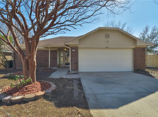 3209 Country Creek Ln, Fort Worth, TX 76123