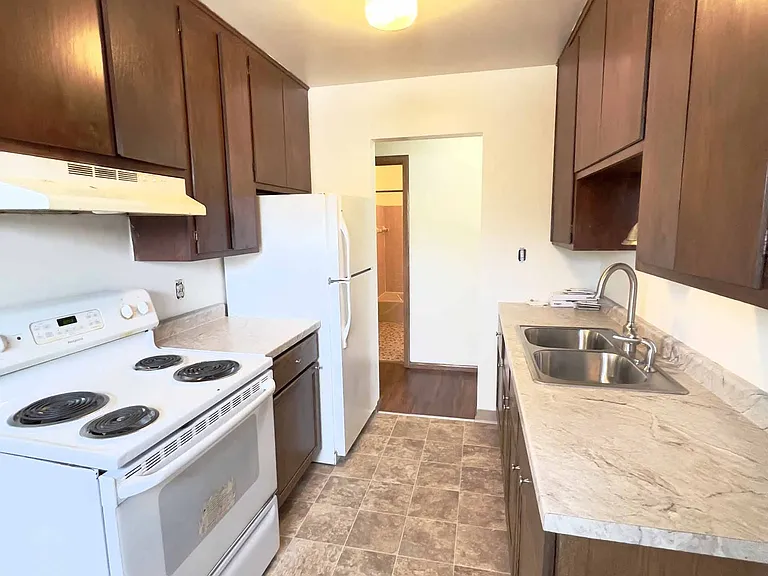 Priscilla Standish Apartments — Photo 15