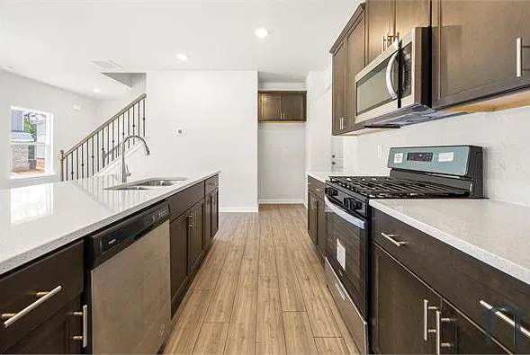 5 bed, 2546 sqft, $3,125 — Photo 1