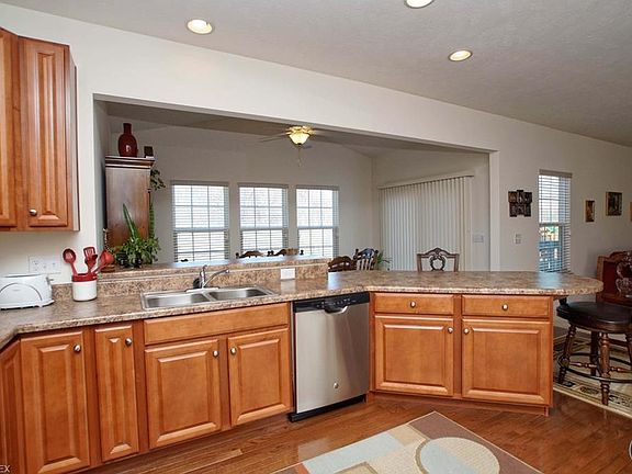 5th image of 1861 N Ashwood Ln