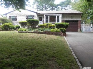 6 Johnson St, Commack, NY 11725