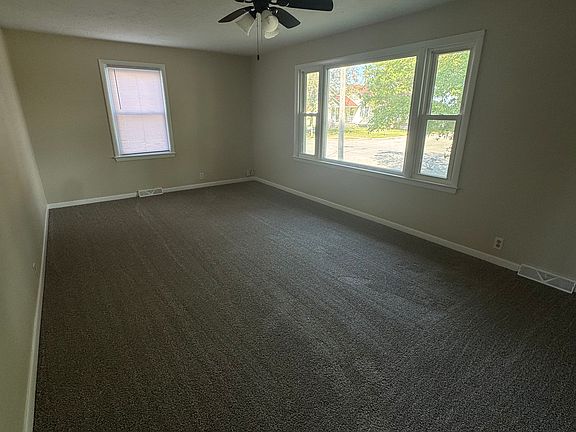 4th image of 1122 W Valley Ave
