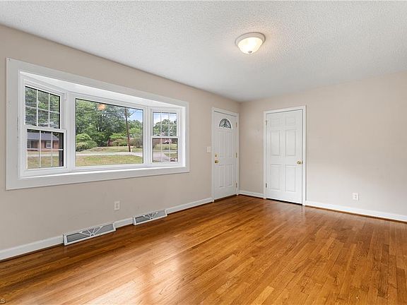 5th image of 115 Vista Way Dr