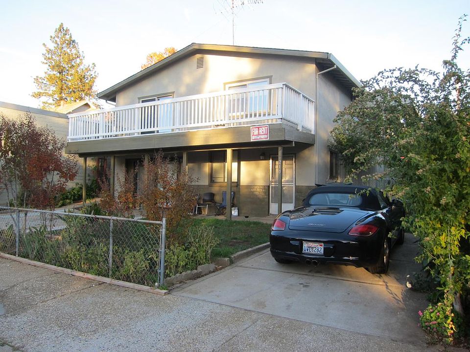 Front view + parking