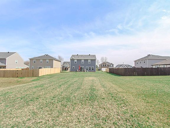 4th image of 445 Vining Ct
