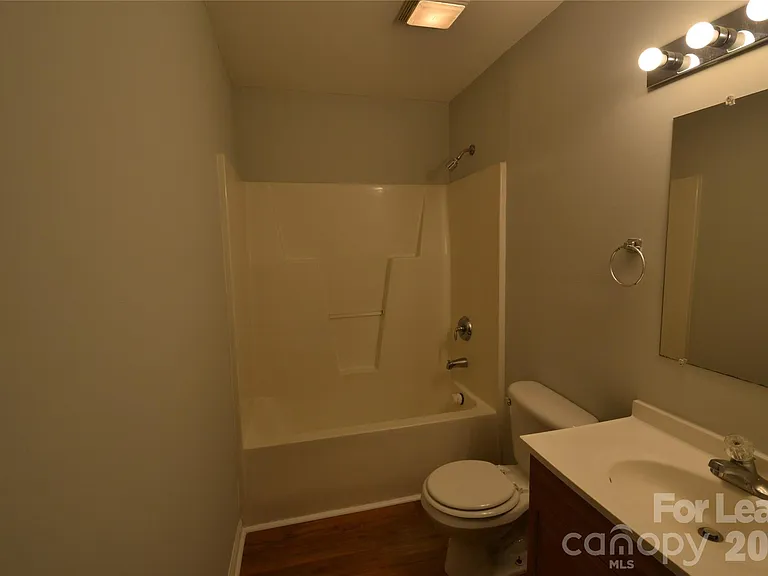 924 Junius St — Photo 12