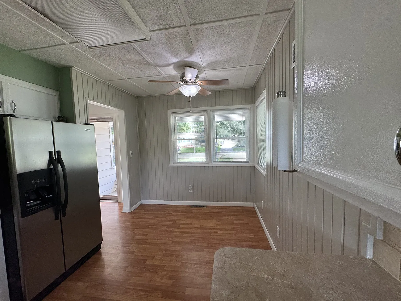 3 bed, 1020 sqft, $2,100 — Photo 3