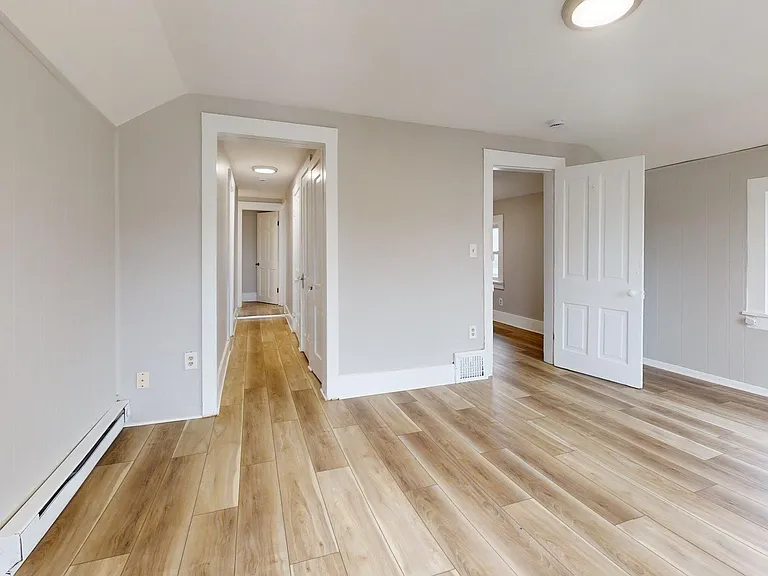 1031 W 9th St — Photo 26