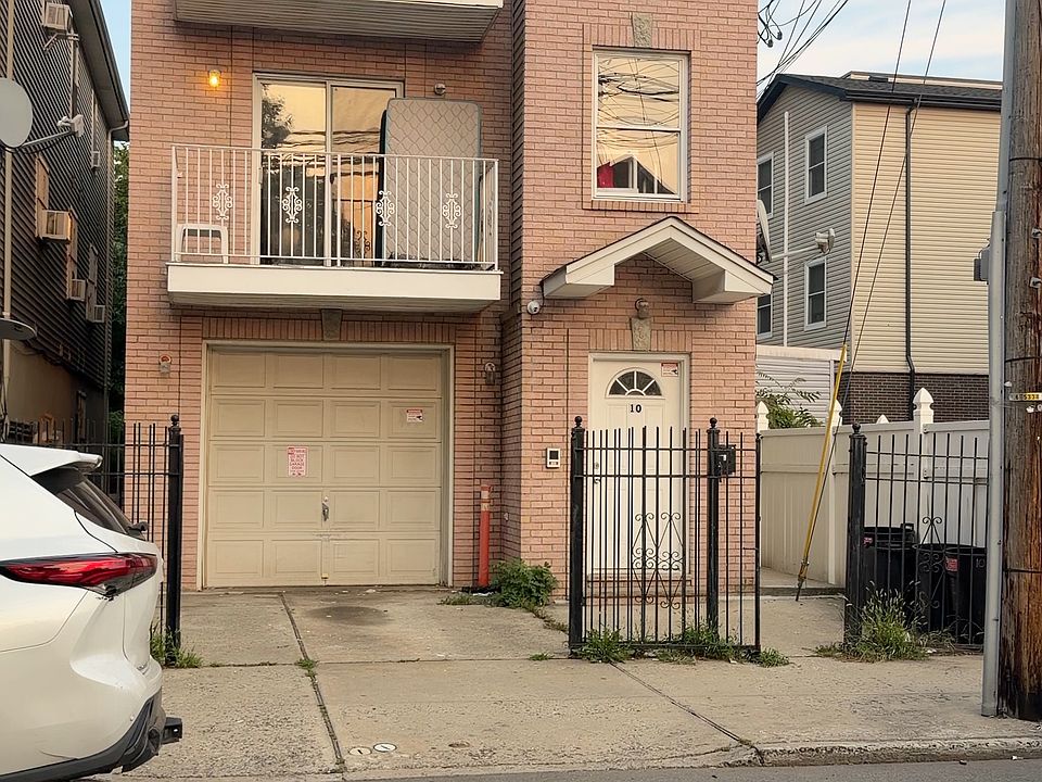 1st image of 10 Dales Ave