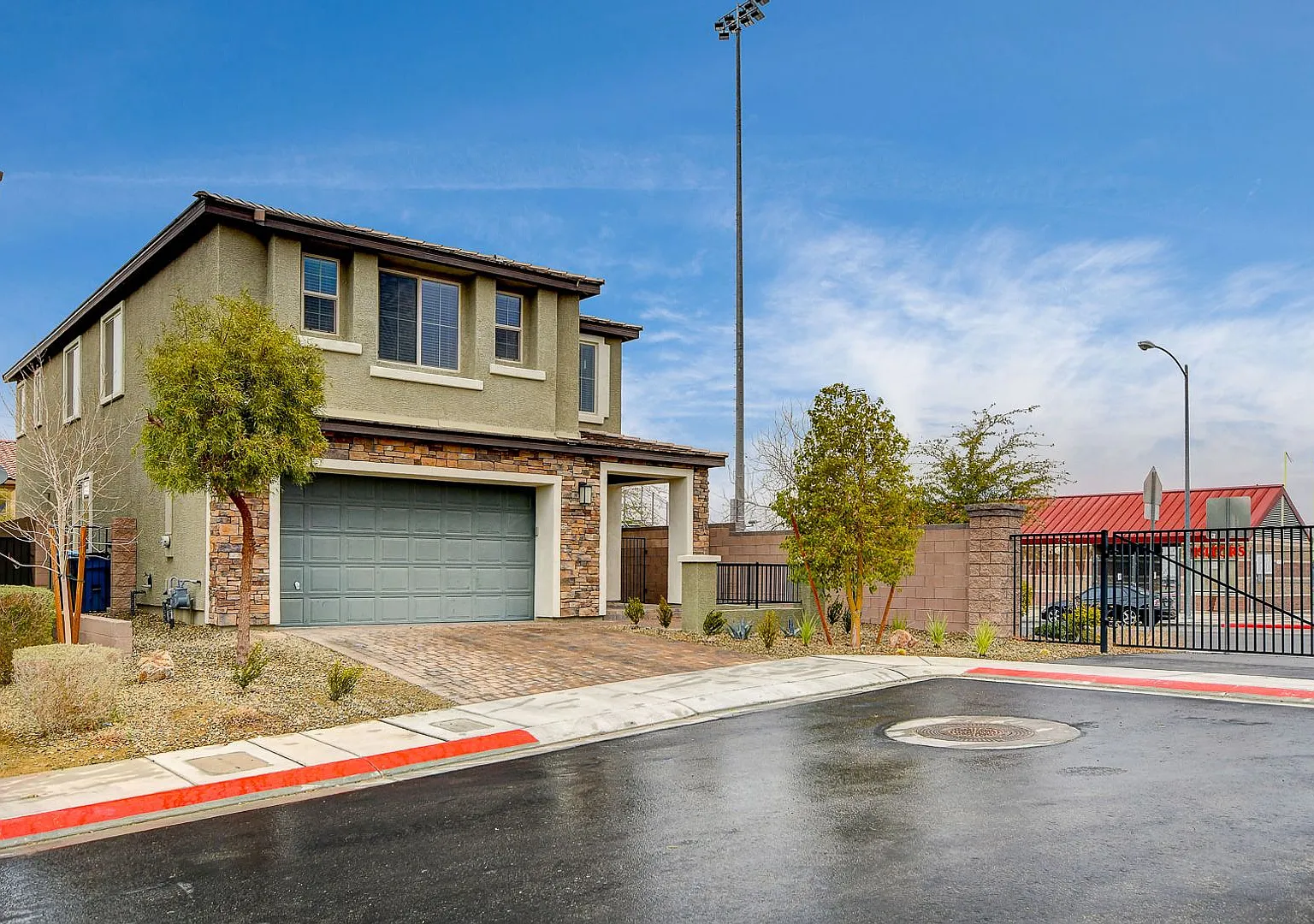 Entertainer's Dream in the Heart of Henderson — Photo 3