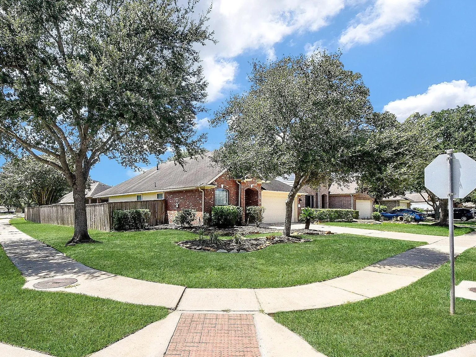 3 bed, 2.0 bath, 1634 sqft, $2,200 — Photo 1