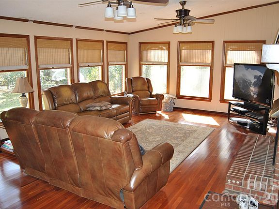 2nd image of 816 Avondale Rd