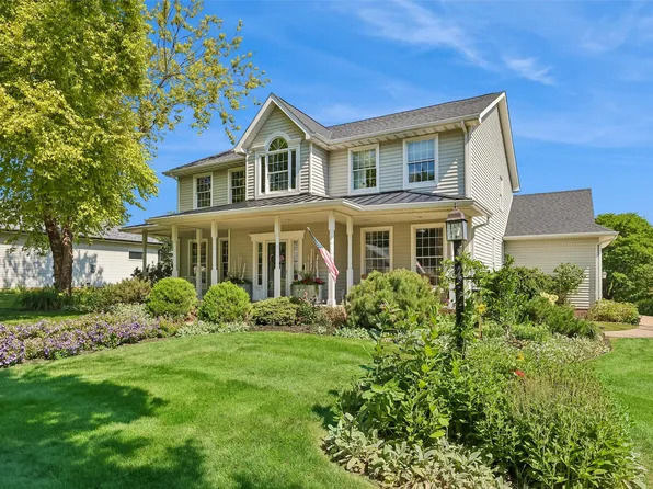8507 Newbury Ct, Johnston, IA 50131