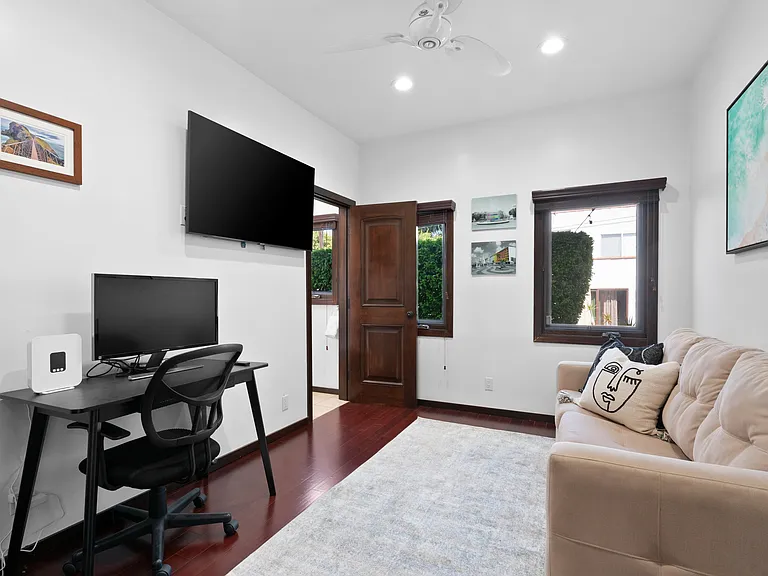 1039 S Hayworth Ave #1039 — Photo 16
