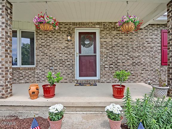 5th image of 391 Manor Dr