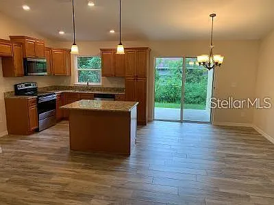 3 bed, 2.0 bath, 1375 sqft, $1,925 — Photo 2