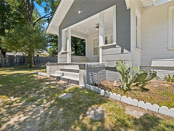 2nd image of 844 Cummins St