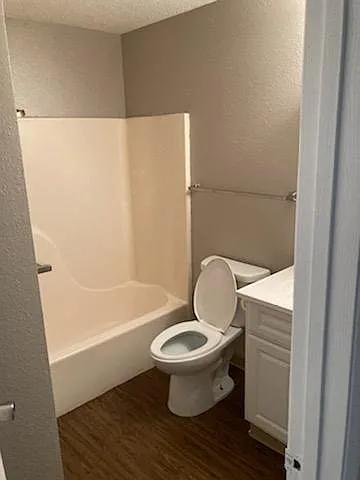 Typical bathroom layout & finishes