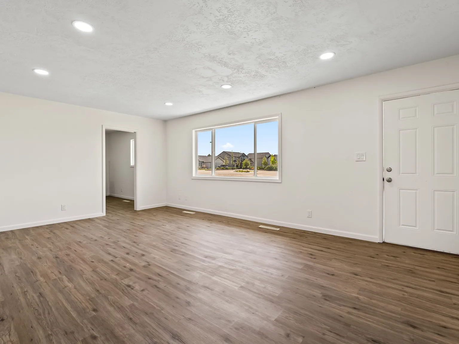 3 bed, 1516 sqft, $2,000 — Photo 3