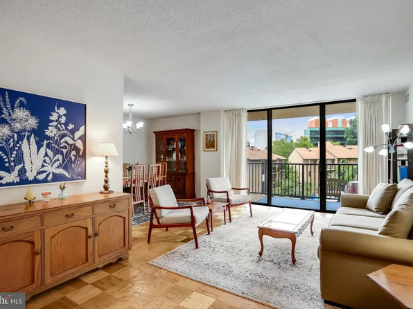 118 Monroe St APT 304, Rockville, MD 20850