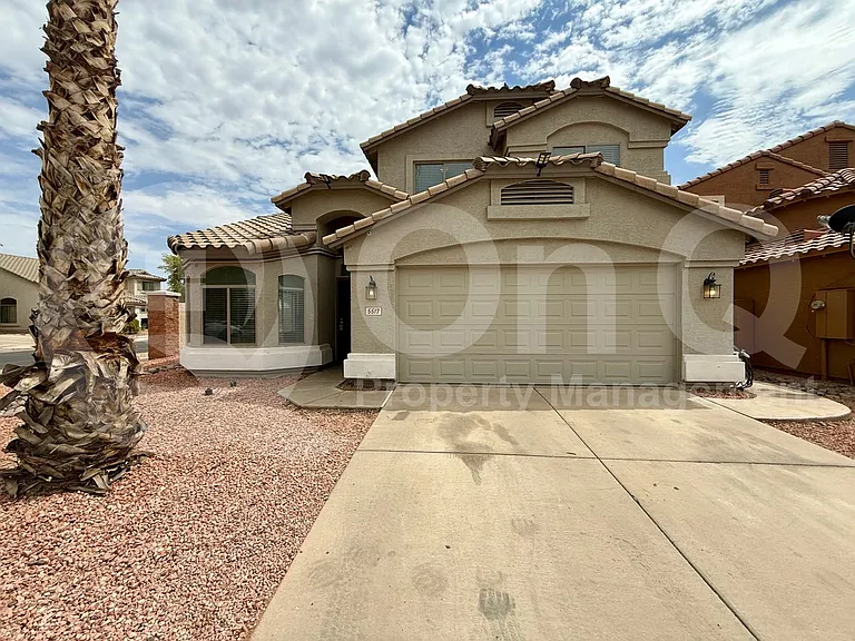 5517 W Wood St — Photo 2