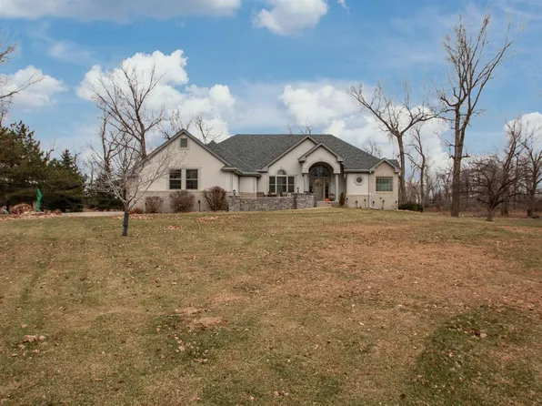 404 Hiddenwood Holw, Jefferson, SD 57038