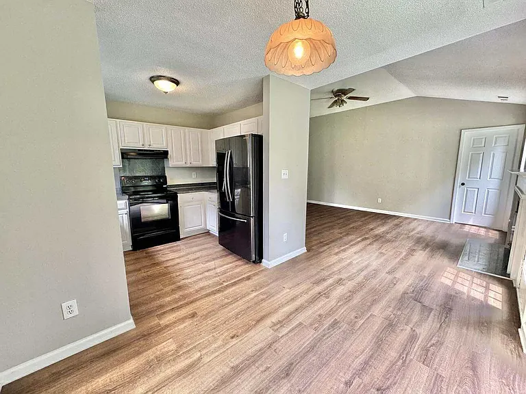 2608 Clarencefield Dr — Photo 6