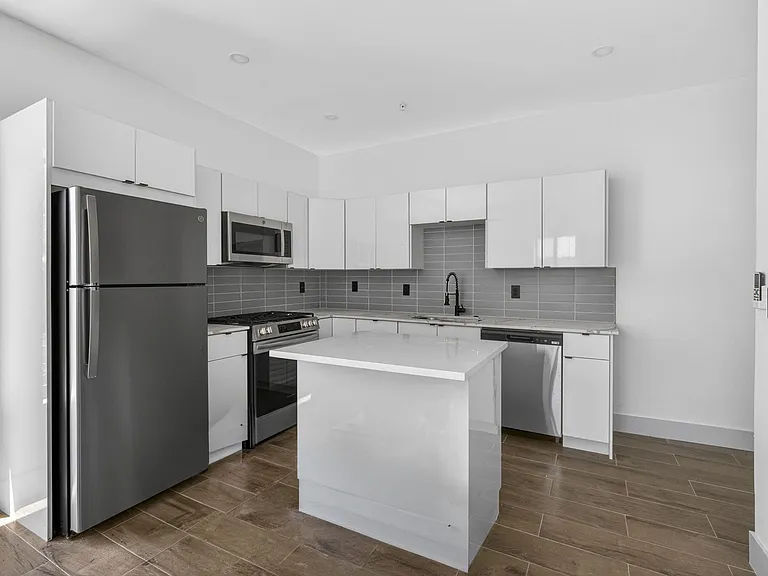 2032 N Dixie Hwy #12 — Photo 4