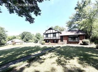 701 Archdale Dr, Charlotte, NC 28217