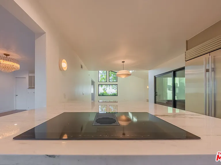 13302 Mulholland Dr — Photo 11