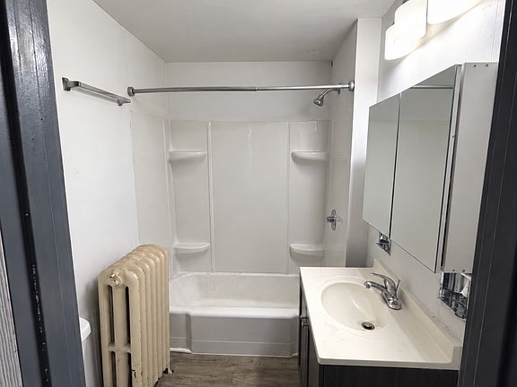3rd image of 703 W Clinton St #1
