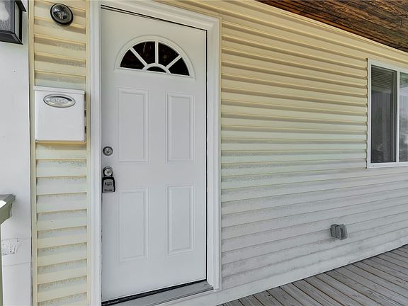 5th image of 127 Stainton Ave
